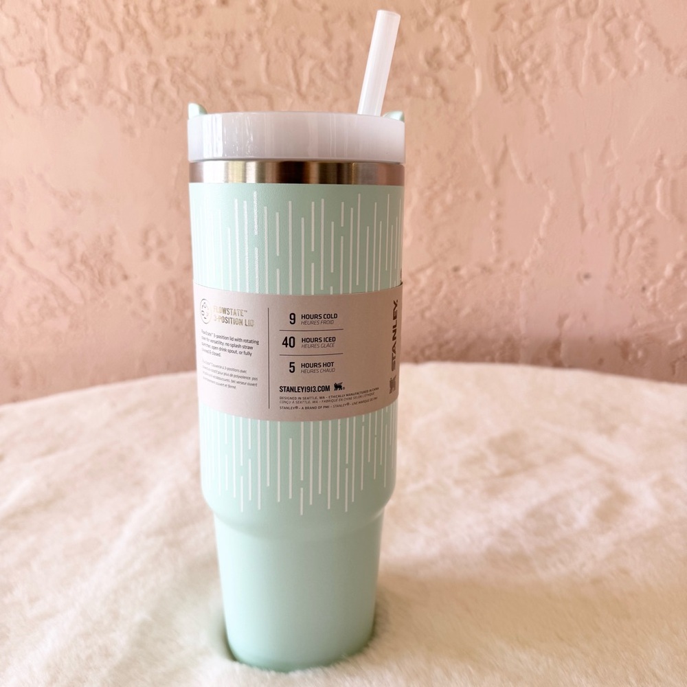 *NEW*Limited Edition Stanley 30oz Soft Rain Mint & Box - Picture 4 of 7